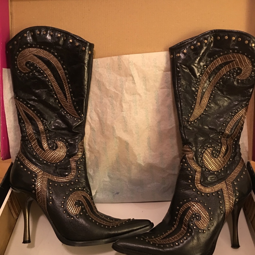 Rocking leather boots
